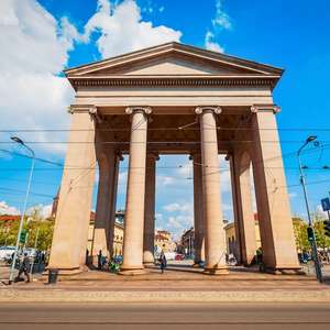 Scopri Milano con i tour hop-on hop-off – Visita su misura nel 2025 Esplora Milano al tuo ritmo con i tour hop-on hop-off – Vista panoramica, audio guide e fermate illimitate nel 2025