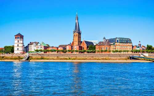 Autobus panoramico nel MedienHafen di Düsseldorf