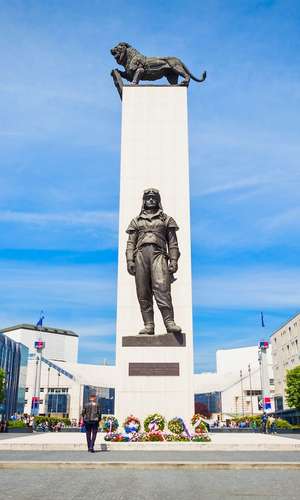 Scendi alle attrazioni di Milano con un tour hop-on hop-off – Scopri Milano a tuo ritmo nel 2025 Scendi alle attrazioni, musei e monumenti di Milano con un tour hop-on hop-off – Fermate comode e visita panoramica nel 2025